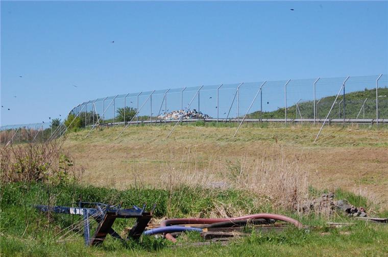 KKU-Bauschutt: Kreis Wesermarsch wartet Deponieprüfung ab Die Deponie in Käseburg: Ob hier Bauschutt aus dem Kernkraftwerk Unterweser eingelagert werden kann, wird nun geprüft.