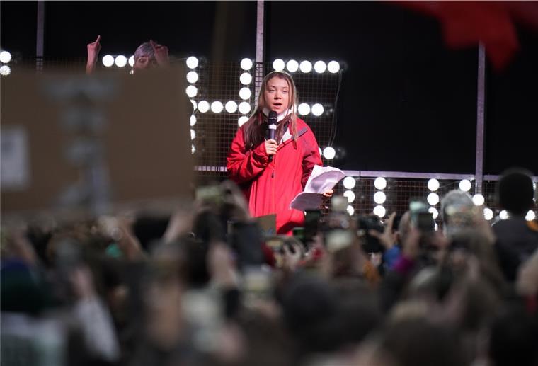 Greta Thunberg: Ohne drastische Schritte versagen wir in der Klimakrise Die derzeitigen Pläne der Staaten reichen für Greta Thunberg bei weitem nicht aus, um die verheerende Folgen einer deutlich stärkeren Erderwärmung abzuwenden.