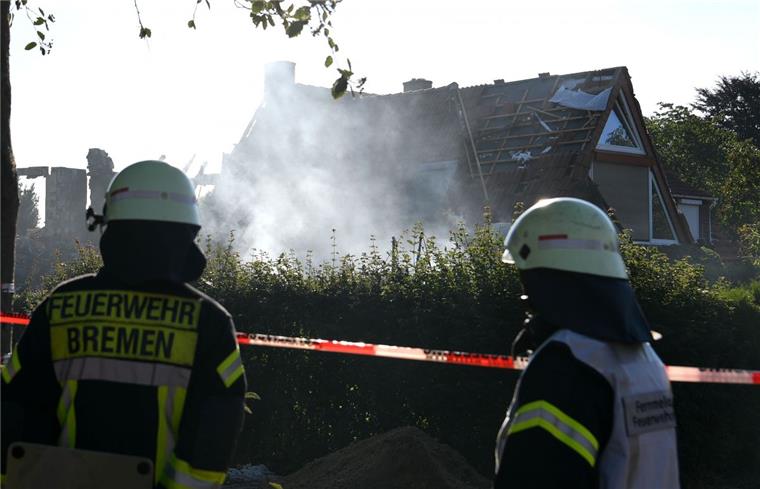 Explosion: Bremer Wohnhaus zerstört - Drei Tote Die Detonation hat das Reihenendhaus im Stadtteil Huchting bis auf die Grundmauern zerstört.