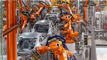 Die deutsche Autoindustrie steckt in der Krise. Schwache Nachfrage, hohe Kosten und neue Konkurrenz aus China drücken auf die Stimmung. (Archivbild)