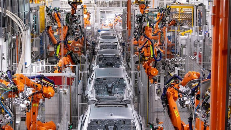 Autoindustrie in der Krise - die fünf größten Probleme Die deutsche Autoindustrie steckt in der Krise. Schwache Nachfrage, hohe Kosten und neue Konkurrenz aus China drücken auf die Stimmung.