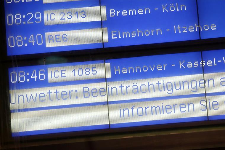 Bahn stellt Fernverkehr zur Nordseeküste wegen Sturms ein Die Deutsche Bahn warnt wegen des Sturmtiefs "Sabine" vor Ausfällen bei der Bahn.