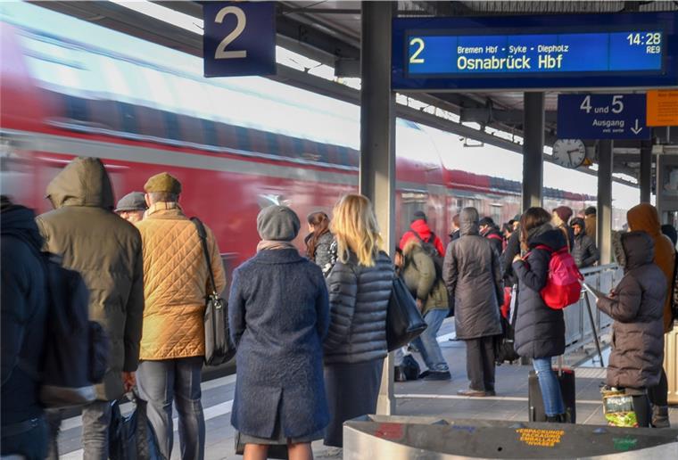 Die Deutsche Bahn will ihr Angebot im Regionalverkehr reduzieren - davon dürften auch die RE-Verbindungen von Bremerhaven nach Bremen betroffen sein.