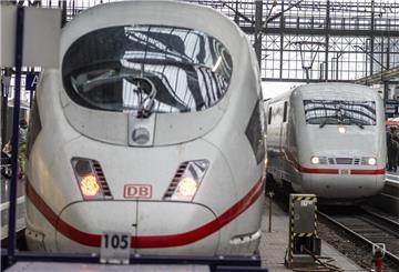 Die Deutsche Bahn wird die Preise im Fernverkehr erhöhen.