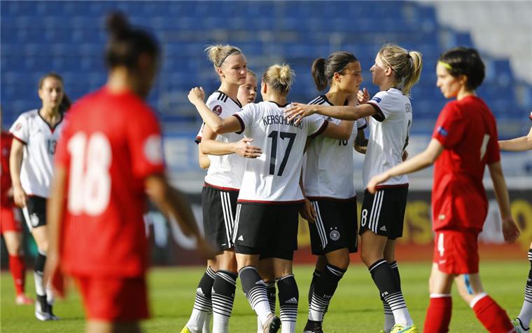 DFB-Frauen siegen immer weiter Die deutsche Frauen-Nationalmannschaft bejubelte gegen die Türkei insgesamt sechs Tore.