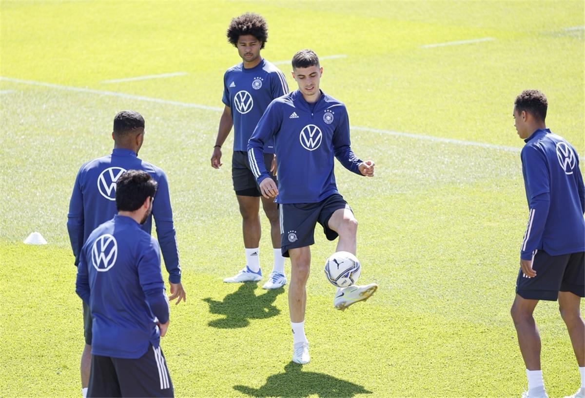 Nations League: Zum Auftakt Angstgegner Italien Die deutsche Fußball-Nationalmannschaft geht motiviert in die Nations League. Dazu macht das personelle Angebot Bundestrainer Hansi Flick "happy".