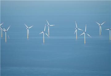ARCHIV - 07.08.2020, Niedersachsen, Nordsee: Ein Offshore-Windpark in der Nordsee. (zu dpa: «Auf der deutschen Nordsee geht der Platz aus») Foto: Sina Schuldt/dpa +++ dpa-Bildfunk +++