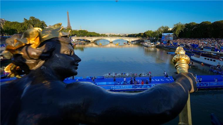 Training möglich: Freiwasserschwimmer fahren zur Seine Die deutschen Freiwasserschwimmer wollen sich an diesem Mittwoch einen eigenen Eindruck von den Bedingungen in der Seine machen.