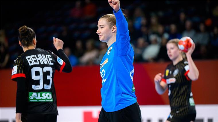 Die deutschen Handballerinnen gewinnen bei der EM gegen die Schweiz