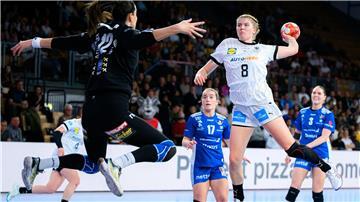 Die deutschen Handballerinnen wollen auch in der EM-Hauptrunde Grund zum Jubel haben. Eine Hoffnungsträgerin ist die 21 Jahre alte Nina Engel, die aus Driftsethe stammt.