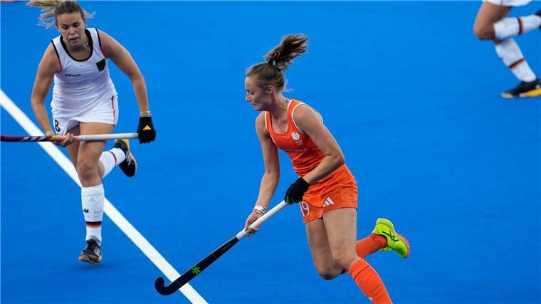 Hockey-Frauen verlieren knapp gegen Favorit Niederlande Die deutschen Hockey-Frauen lieferten sich mit Topfavorit Niederlande ein packendes Vorrunden-Duell.