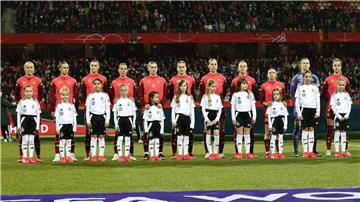 Die deutschen Kickerinnen wollen ihre jungen Fans noch mehr für Frauen-Fußball begeistern. 