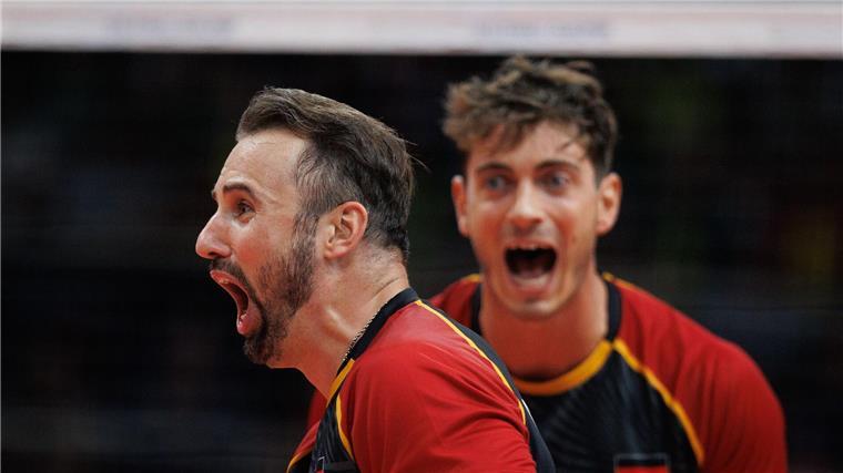 Deutsche Volleyballer erwischen schwere Olympia-Gruppe Die deutschen Volleyballer um Georg Grozer (l) sind erstmals seit zwölf Jahren wieder bei Sommerspielen dabei.