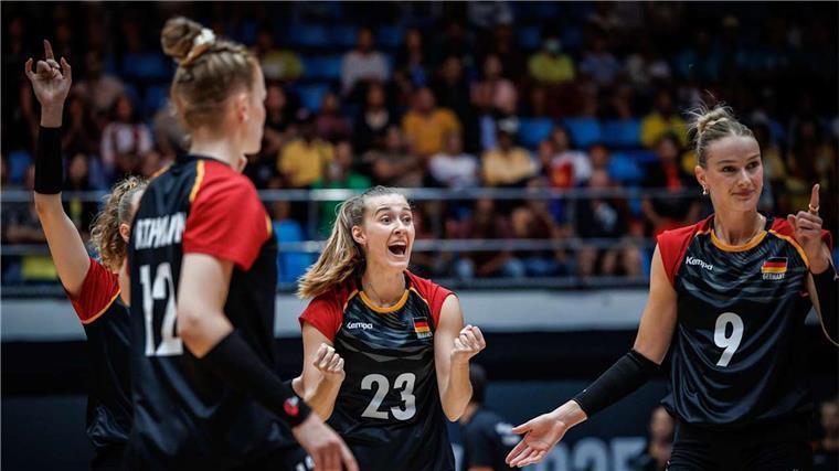 Volleyballerinnen im Achtelfinale - Gruppensieg soll her Die deutschen Volleyballerinnen feierten einen souveränen Sieg.