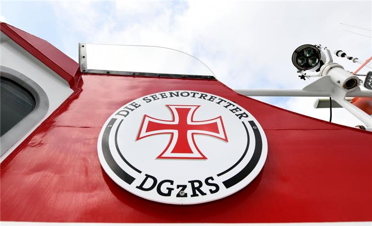 Zwei Ruderer vor Neuwerk in der Nacht gerettet Die DGzRS hat zusammen mit der Feuerwehr und der Marine zwei Ruderer aus der Nordsee gerettet.