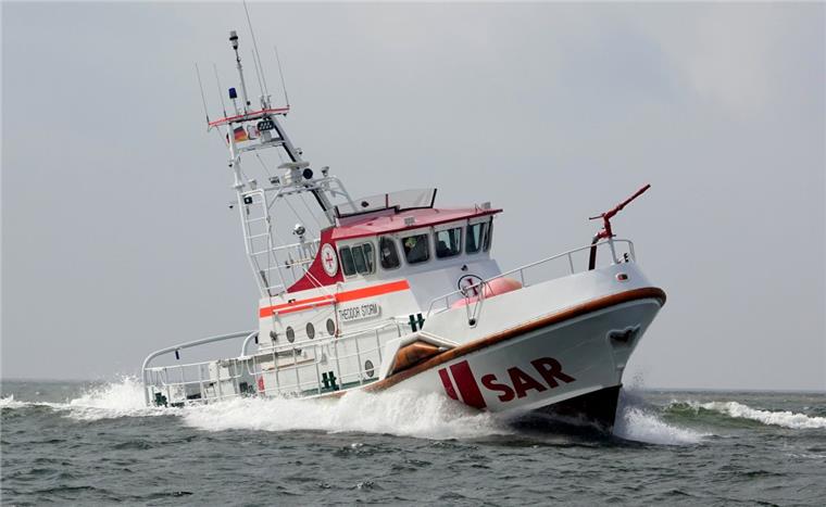 Unterkühlter Surfer treibt vor Sylt in der Nordsee Die DGzRS hat zwei Schwerverletzte auf der Nordsee gerettet.