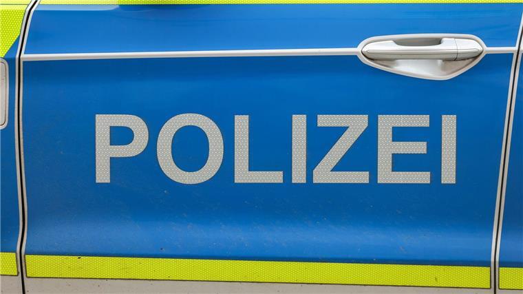 Diebesgut im Wert von 100.000 Die Diebesbande hatte neben Pflanzenschutzmittel und Werkzeug auch mehrere Aufsitzrasenmäher gestohlen (Symbolbild).