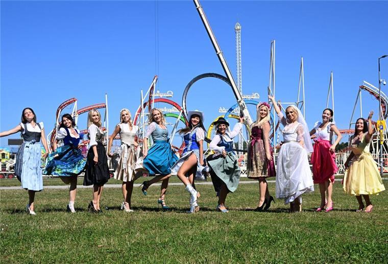 Die Dirndl-Trends 2024: farbenfroh und samtig (Foto Produktion).