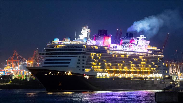 Kreuzfahrtschiff „Disney Dream“ in Hamburg angekommen Die „Disney Dream“ wurde in der Papenburger Meyer-Werft gebaut.