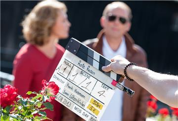 Die Dreharbeiten für die ARD-Telenovela „Rote Rosen“ in Lüneburg sind ein Publikumsmagnet.