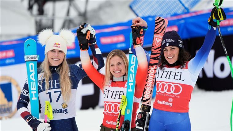 Gut-Behrami und Feurstein siegen - Vonn auf dem Podest Die drei auf dem Podest.