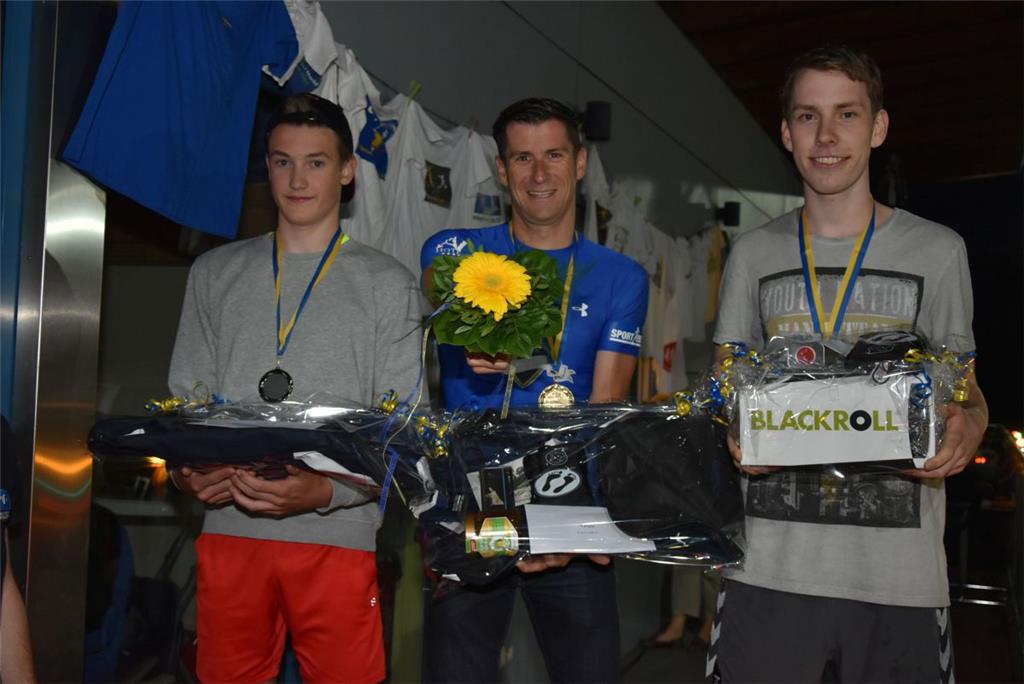 Die drei Erstplatzierten des 5000-Meter-Laufes der Männer (von links): Timo Behr...