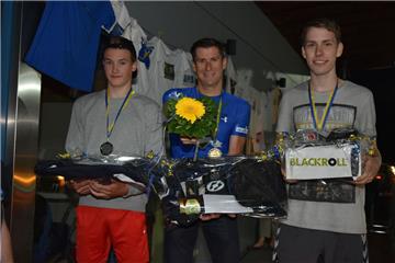 Die drei Erstplatzierten des 5000-Meter-Laufes der Männer (von links): Timo Behr...