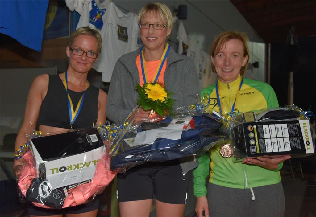 Die drei schnellsten Damen über 10000 Meter (älterer Jahrgang, von links): Elisa...
