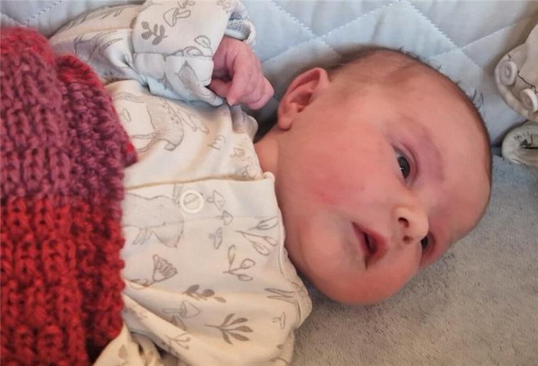 Baby in Rettungswagen geboren - ungeplanter, aber emotional-schöner Moment in Bremerhaven Die drei Tage alte Leonie ist in Bremerhaven in einem Rettungswagen zur Welt gekommen.