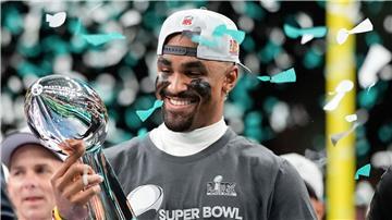 Die Eagles um Quarterback Jalen Hurts gehen als Titelverteidiger in die neue NFL-Saison - und als Favorit der Wettanbieter.
