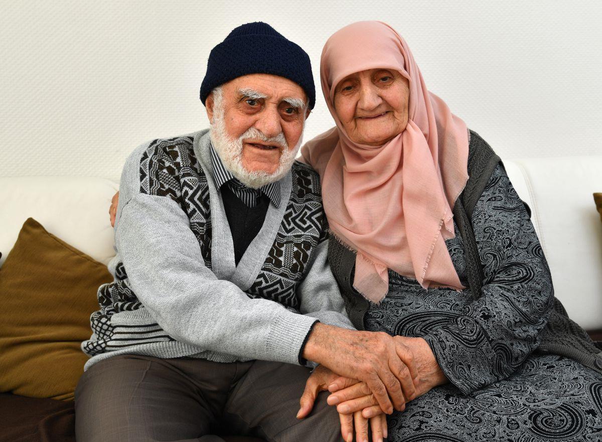 Tolle Liebesgeschichte aus Bremerhaven: Die Duraks feiern eiserne Hochzeit Die Eheleute Elmas und Mustafa Durak feiern ihre eiserne Hochzeit.