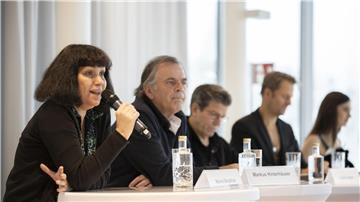 Die ehemalige Schauspielchefin Marina Davydova und die Salzburger Festspiele wollen einen Rechtsstreit vermeiden und einigten sich jetzt einvernehmlich.