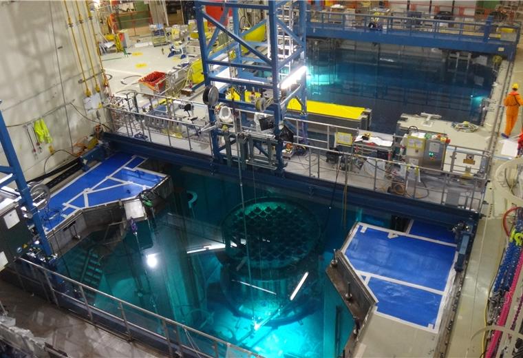 Die nächsten Schritte des KKU-Rückbaus Die Einbauten des Reaktordruckbehälters werden ausgebaut. Das erfolgt unter Wasser mit ferngesteuerten Sägen.