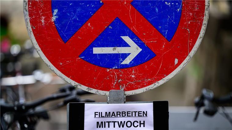 Lüneburg profitiert seit fast 20 Jahren von „Roten Rosen“ Die Einheimischen störe es nicht, wenn sie manches Mal ihre Autos umparken müssten, weil die Altstadt vom Filmset eingenommen wird, erzählt der Stadtführer.
