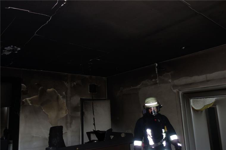 Die Einsatzkräfte fanden stark verrußte Wände und Decken bei dem Einsatz in Geestemünde vor. 