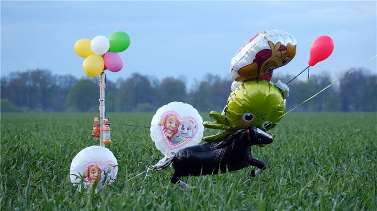 Ein Jahr nach der Arian-Suche: „Welle der Hilfsbereitschaft“ Die Einsatzkräfte suchten auch mit Luftballons und Süßigkeiten nach dem Jungen. (Archivfoto)