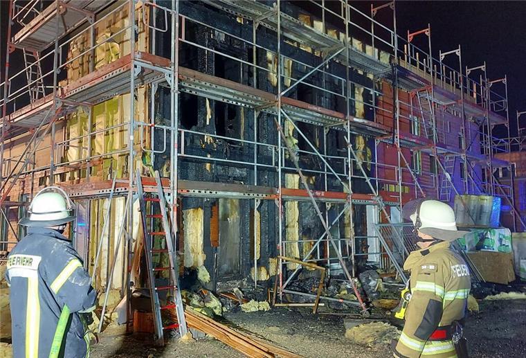 Feuer in Tossens: Rohbau eines Luxus-Ferienhauses in Flammen Feuer in Tossens: Rohbau eines Luxus-Ferienhauses in Flammen