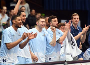 Die Eisbären Bremerhaven können endgültig durchatmen. Sportlich haben sie den Klassenerhalt bereits geschafft, jetzt gab es auch die Lizenz für die kommende Saison.