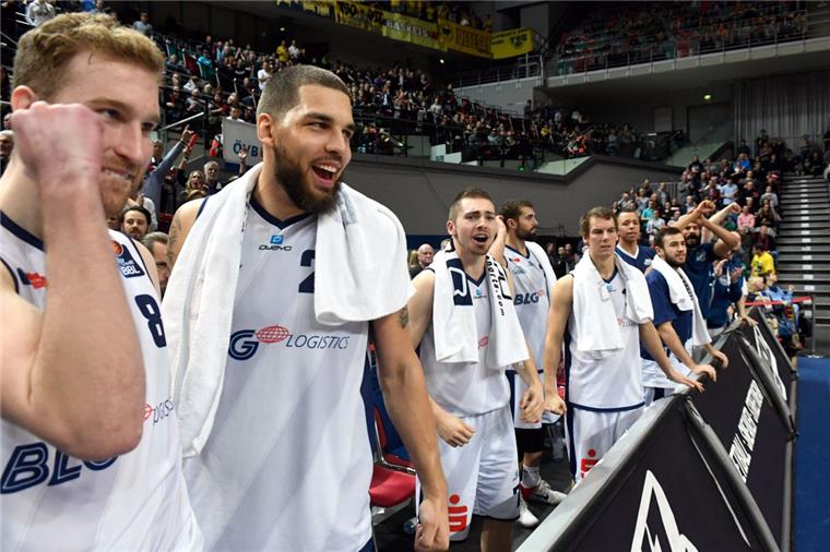Die Eisbären konnten sich freuen. Gegen Alba Berlin gab es einen 100:92-Heimsieg. Foto Scheer