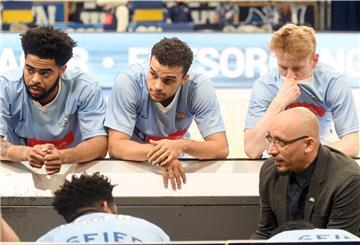 Die Eisbären spielen sportlich um den Erstliga-Aufstieg und haben sich auch um eine Erstliga-Lizenz beworben.