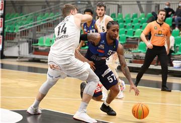 Die Eisbären um Trey Davis (rechts) machten es am Ende noch einmal richtig spannend.