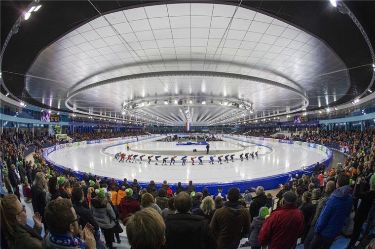 Die Eisschnelllauf-Bahn im Thialf in Heerenveen ist weltberühmt.