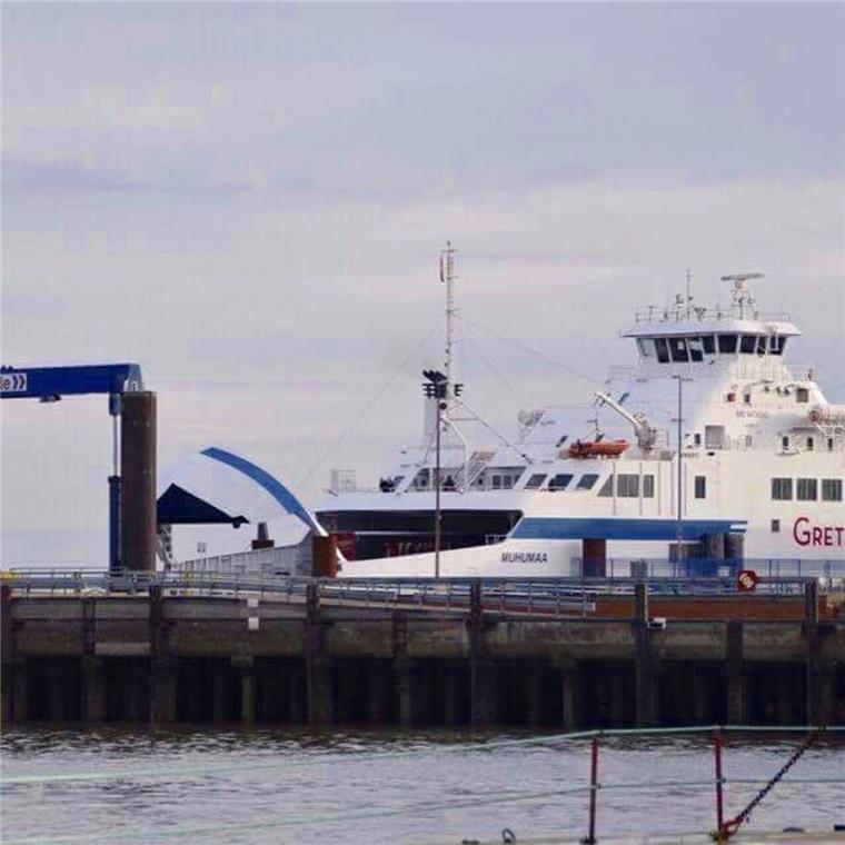 Elbfähre Cuxhaven-Brunsbüttel fährt doch weiter Die Elbfähre ist am Mittwochmorgen doch weiterhin gefahren.