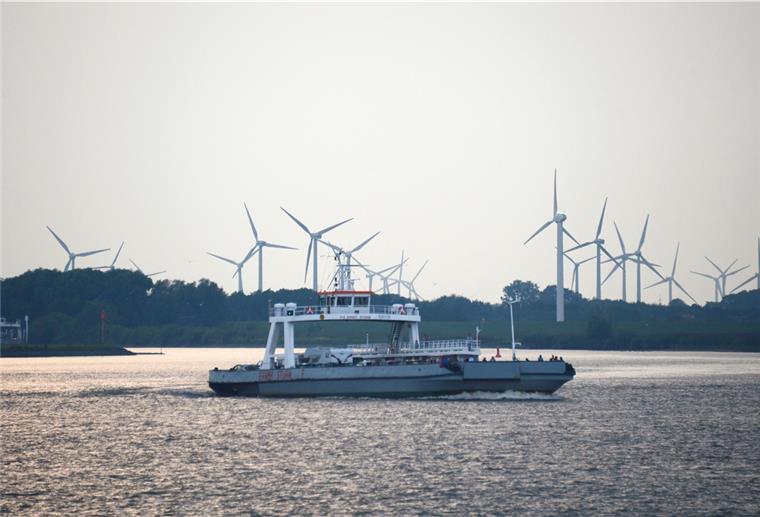 Die Elbfähre zwischen Wischhafen und Glückstadt ist wieder nach regulärem Fahrplan unterwegs.