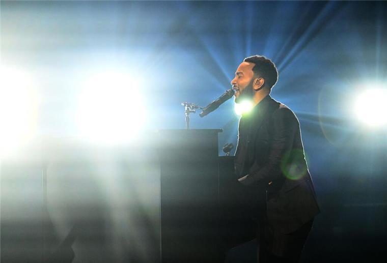Die emotionalsten Momente gab es, wenn John Legend allein am Klavier saß.