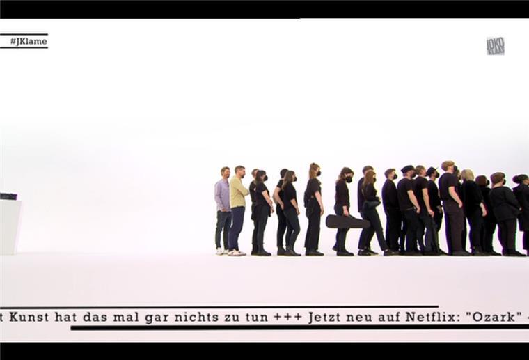 „Projekt 0,0 Prozent“: Joko und Klaas wollen Zuschauer vergraulen Joko und Klaas stehen in einer Schlange an.