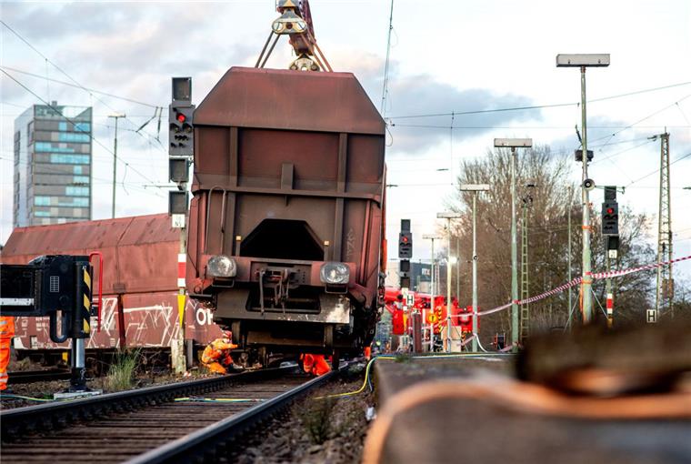 Die entgleisten Waggons konnten in Bremen-Neustadt von den Gleisen geborgen werden.

