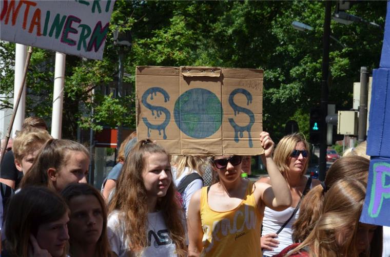 "Fridays for Future": Aktivisten in Zeven wollen nicht alles richtig machen Die Erde funkt SOS. Diese Botschaft geht von „Fridays for Future“ aus. In Zeven
(Foto) fand im Juni eine erste Demo statt