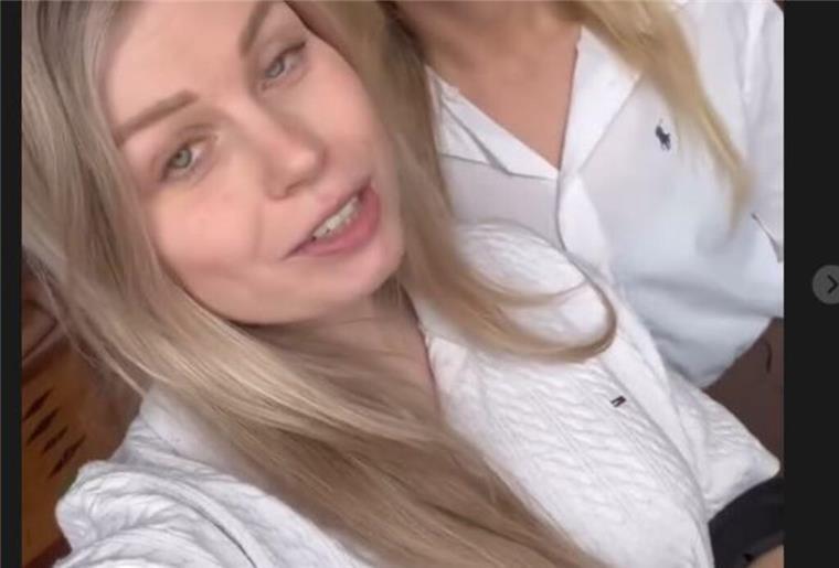 Berlinale-Charity: Diese Bremerhavener trumpfen zwischen Stars & Sternchen groß auf Die erfolgreiche Buchautorin Ayla Dade stammt aus Bremerhaven und war mit Sprecherin Hannah Schepmann in Berlin dabei.