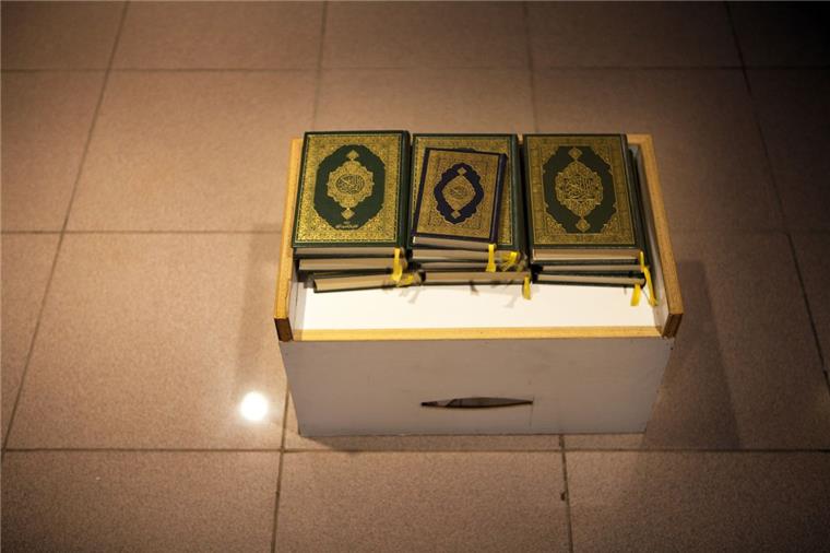 Die Ermittlungen zur Koran-Schändung in Bremen laufen weiter.